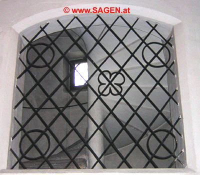 Linke Schneckenstiege der Pfarrkirche in Hall