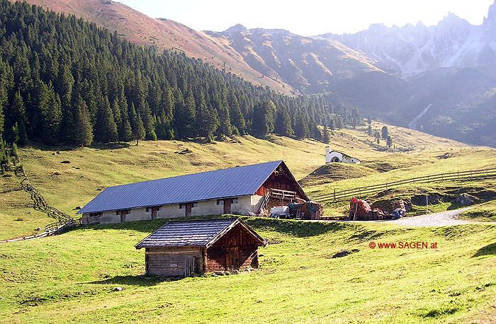 Betriebsgebäude der Kematner Alm