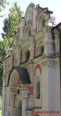 Westfassade der Karlskirche Volders