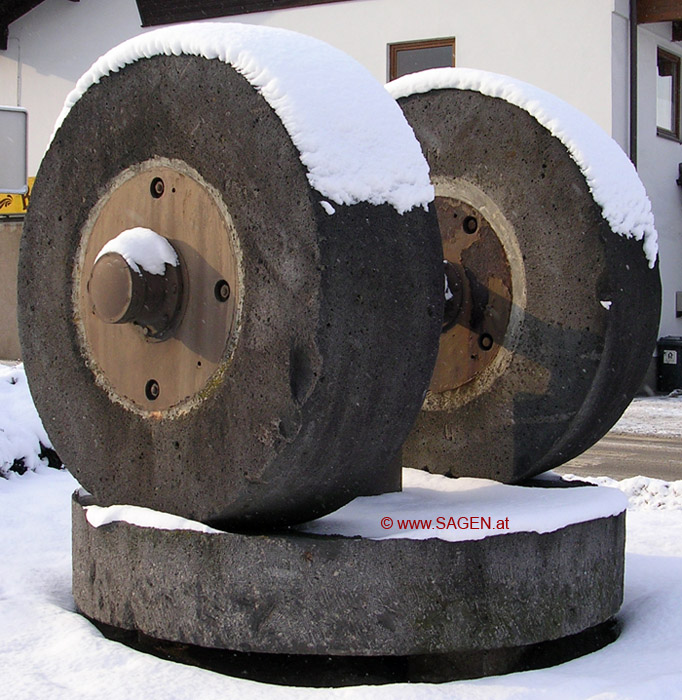 Mühlstein der Papiermühle Wattens © Berit Mrugalska