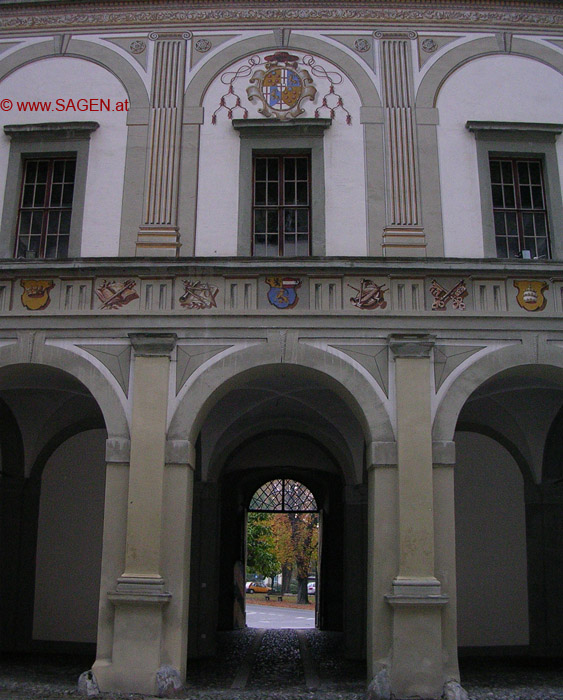 Wandansicht des Innenhofes © Berit Murgalska
