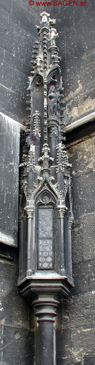 Gotische Grableuchte vom ehemaligen Friedhof zu St. Stephan, &copy; Wolfgang Morscher